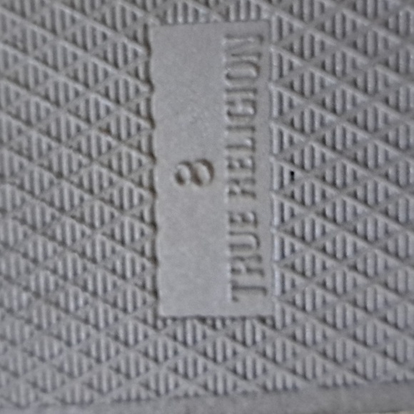 True religion bling slides!! - Picture 2 of 2